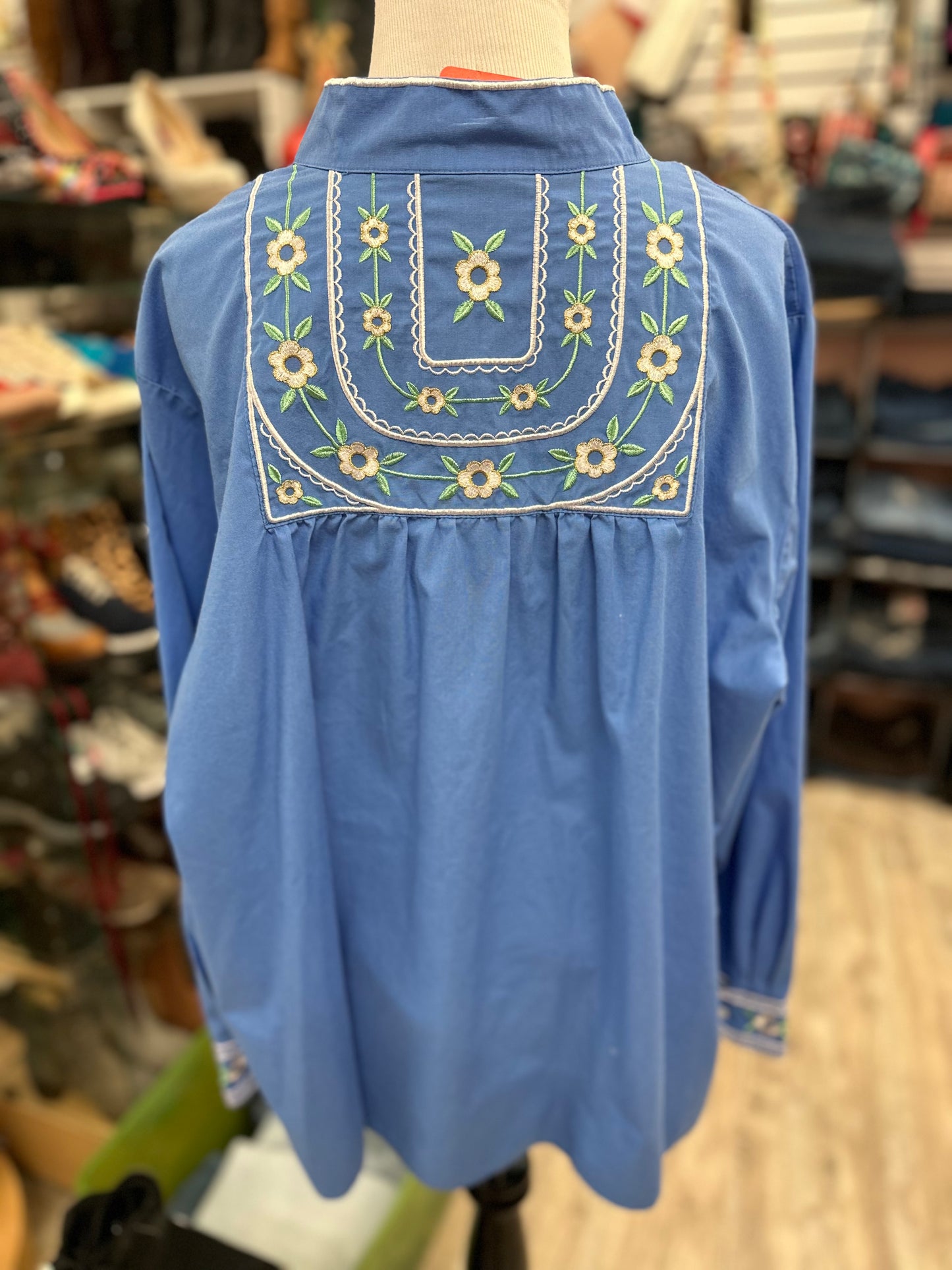 Bob Mackie Blue Button Down Long Sleeve in XL