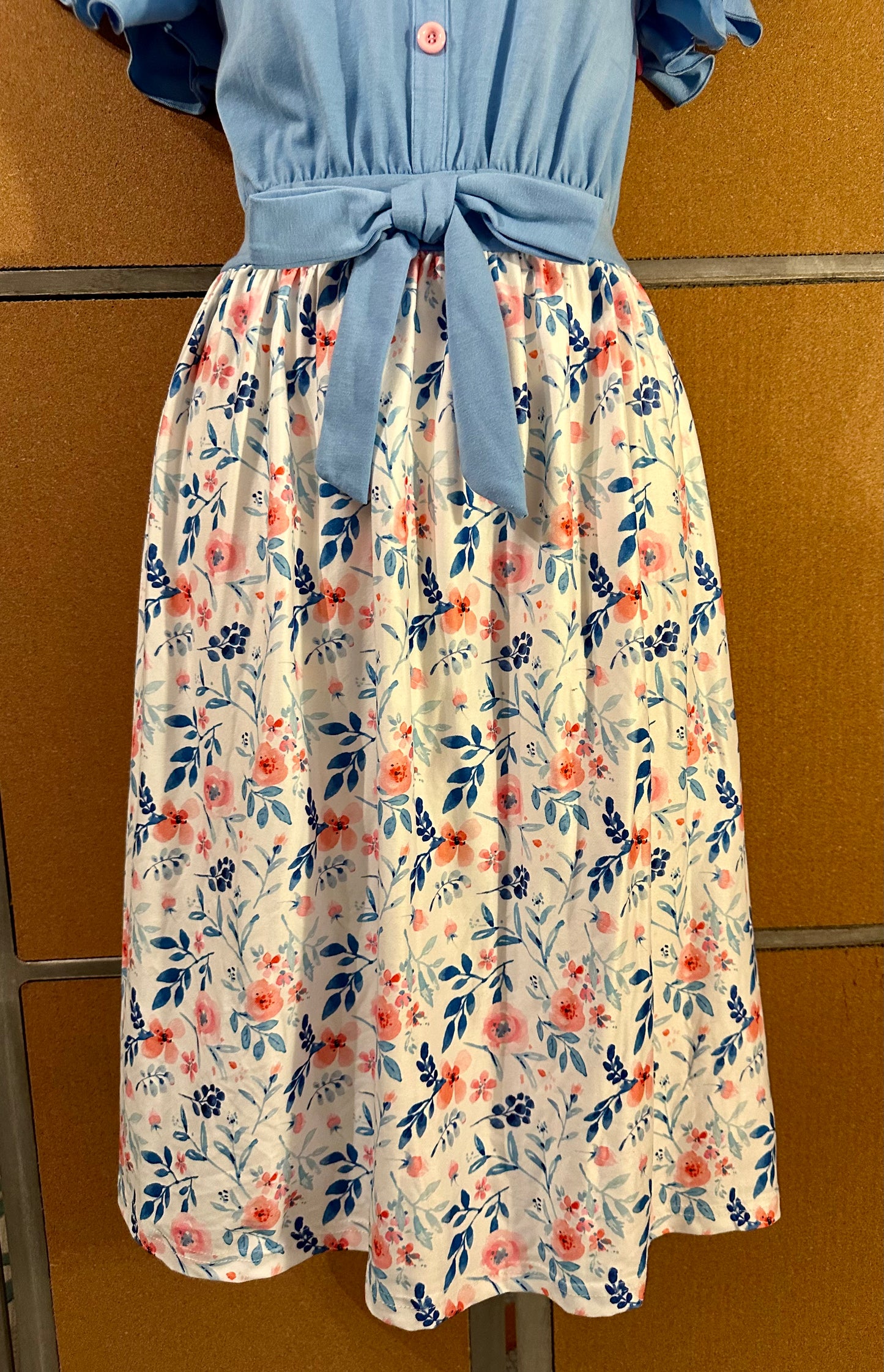Marie Nicole Blue White Floral Tie-Waist Dress with Flutter Sleeves – Large