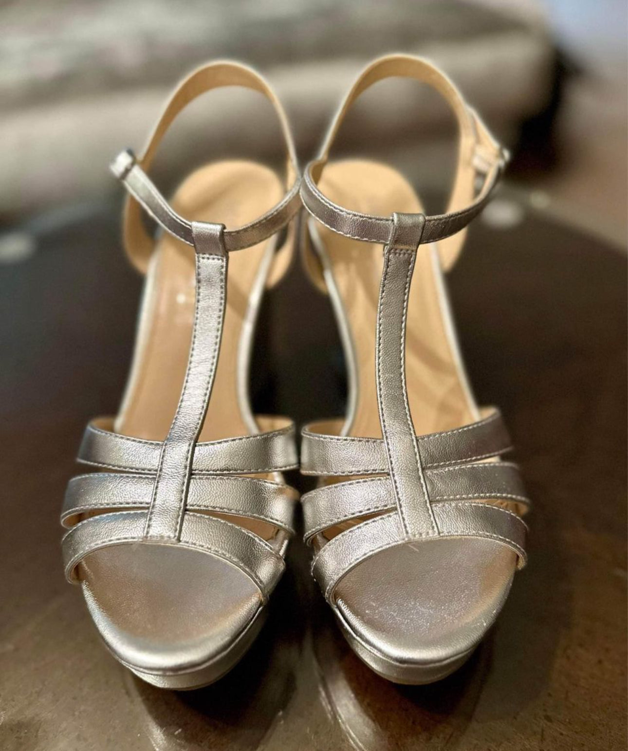 Michael Shannon Metallic Silver Platform Wedge Sandals. T Strap. size 9. Like New!
