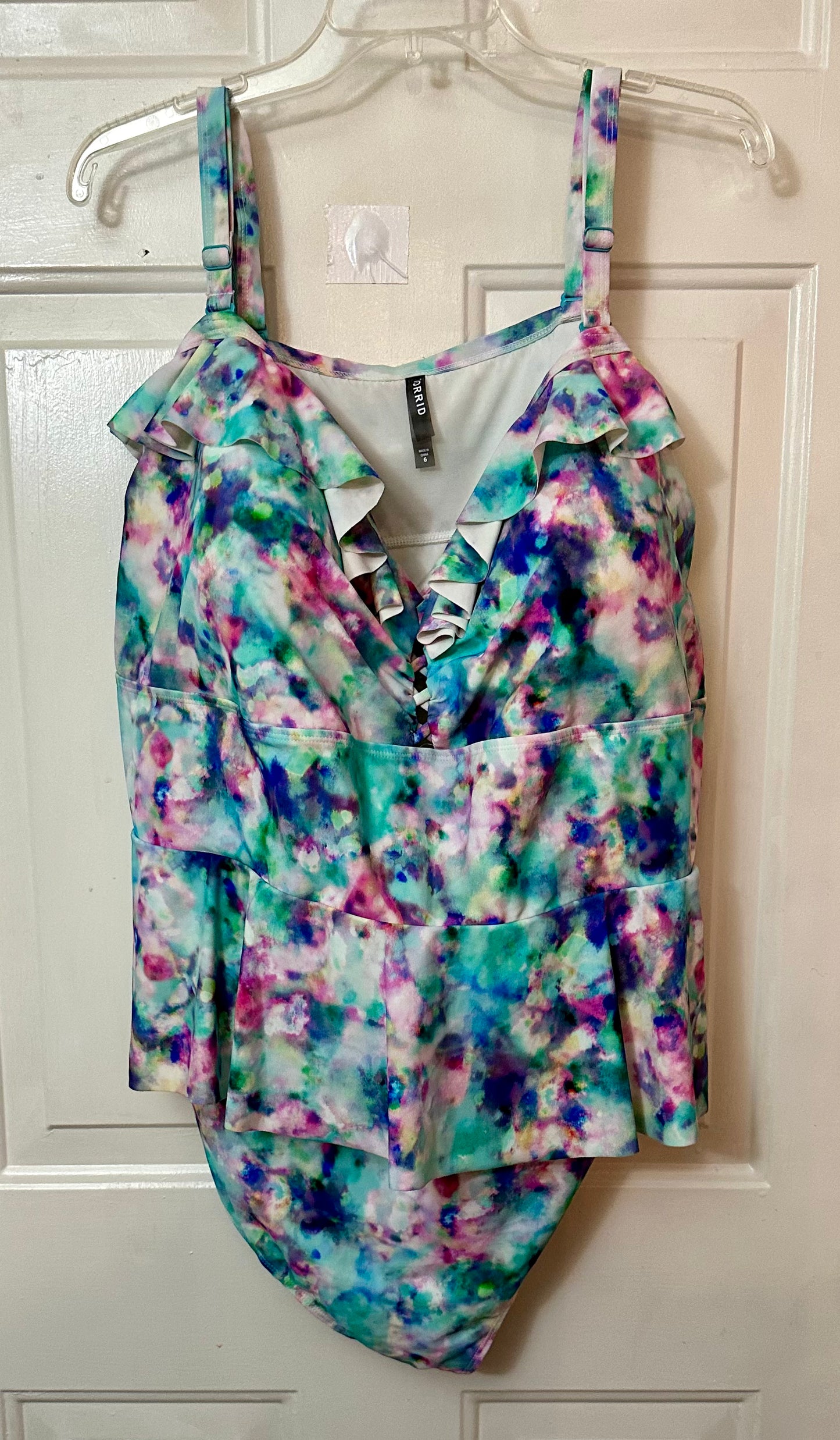 Torrid Watercolor One Piece Ruffled Swim Suit & Matching Ruched Skirt. Size 6
