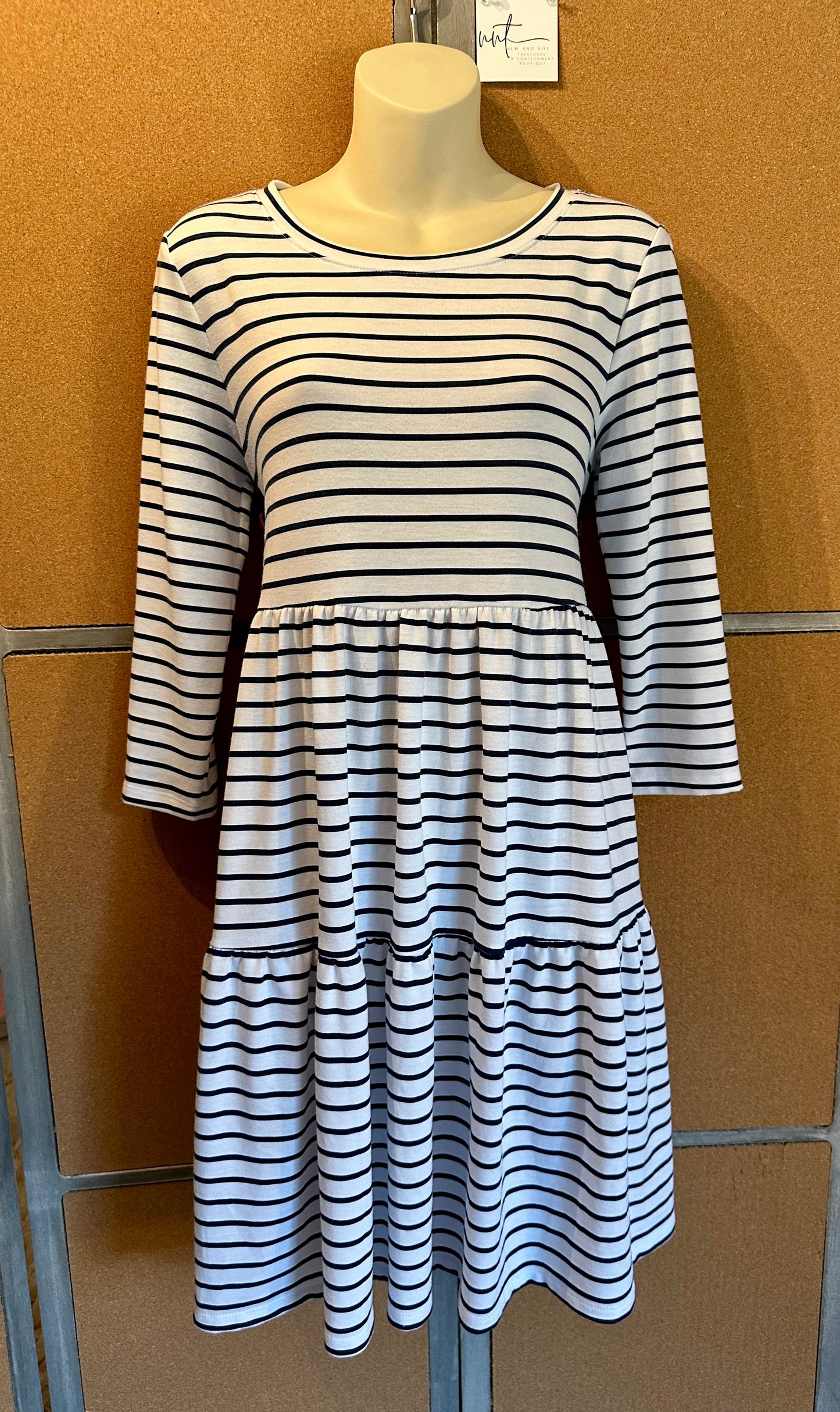 Belk Crown & Ivy Navy Blue White Striped 3/4 Sleeve Tiered Dress Size Small