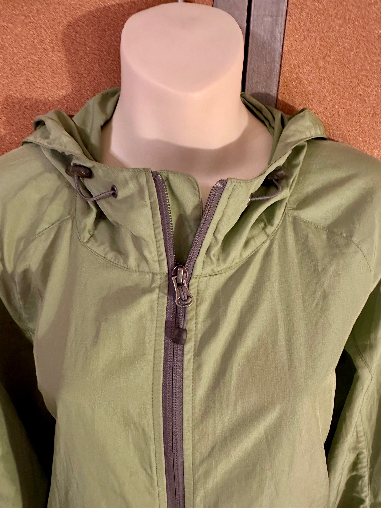 Eddie Bauer Sport Lightweight Hooded Windbreaker Jacket Green Women’s Large