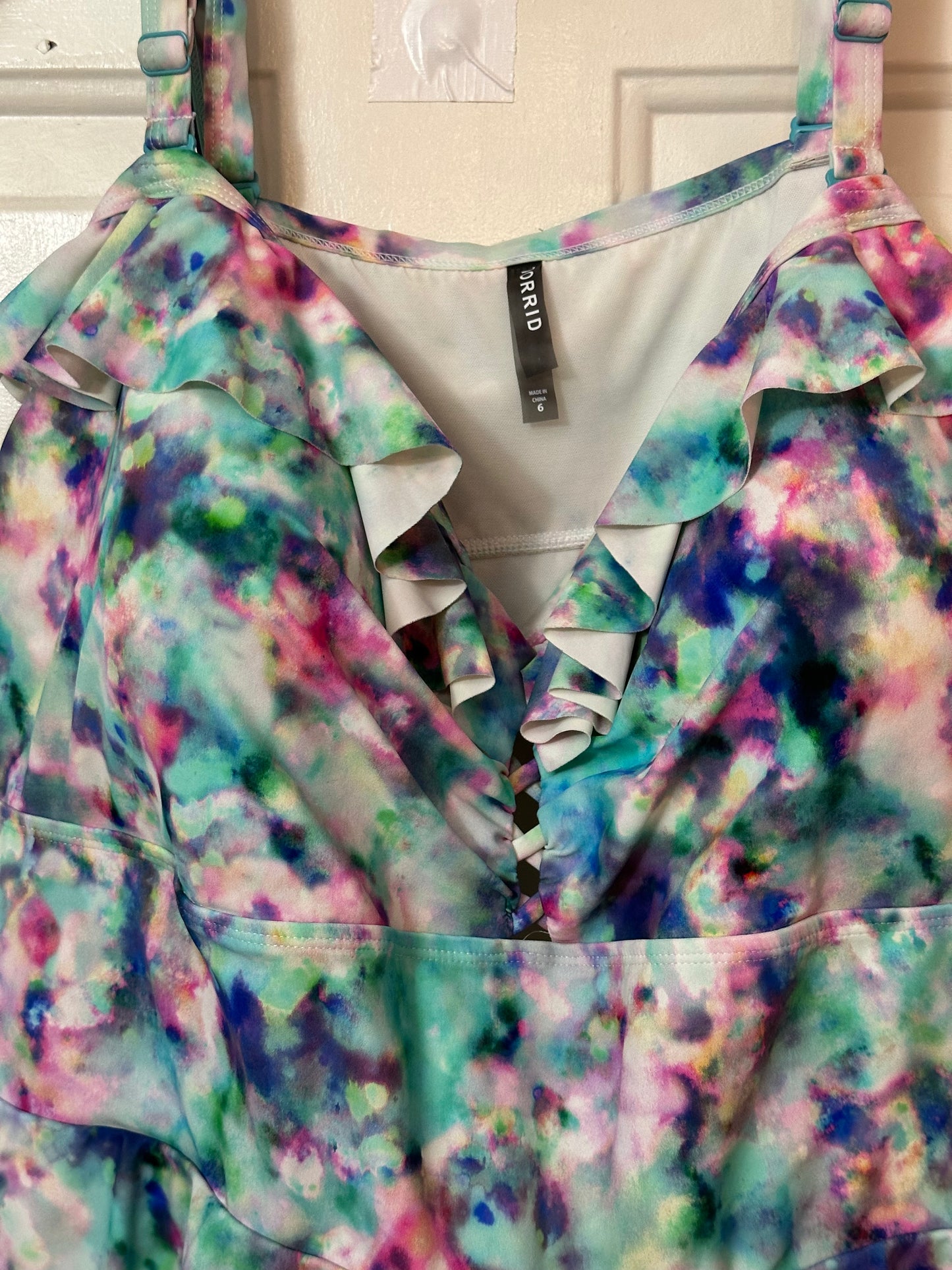 Torrid Watercolor One Piece Ruffled Swim Suit & Matching Ruched Skirt. Size 6