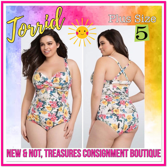 Torrid White Angel Wings & Roses 1 Piece Swimsuit Padded Twist Front Size 5 EUC