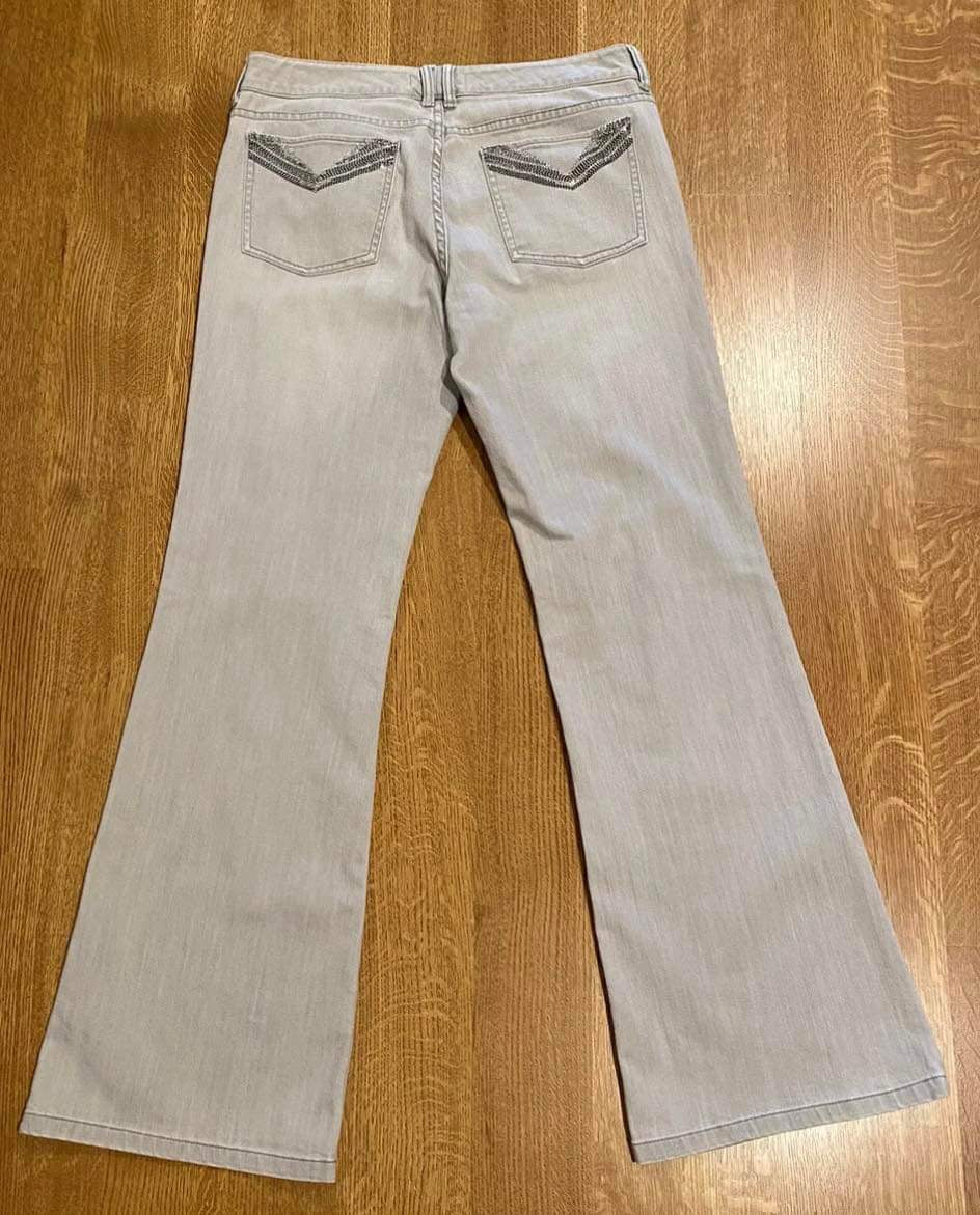 WHITE HOUSE BLACK MARKET LIGHT GRAY DENIM JEANS BOOT CUT NOIR Sz 4 EUC
