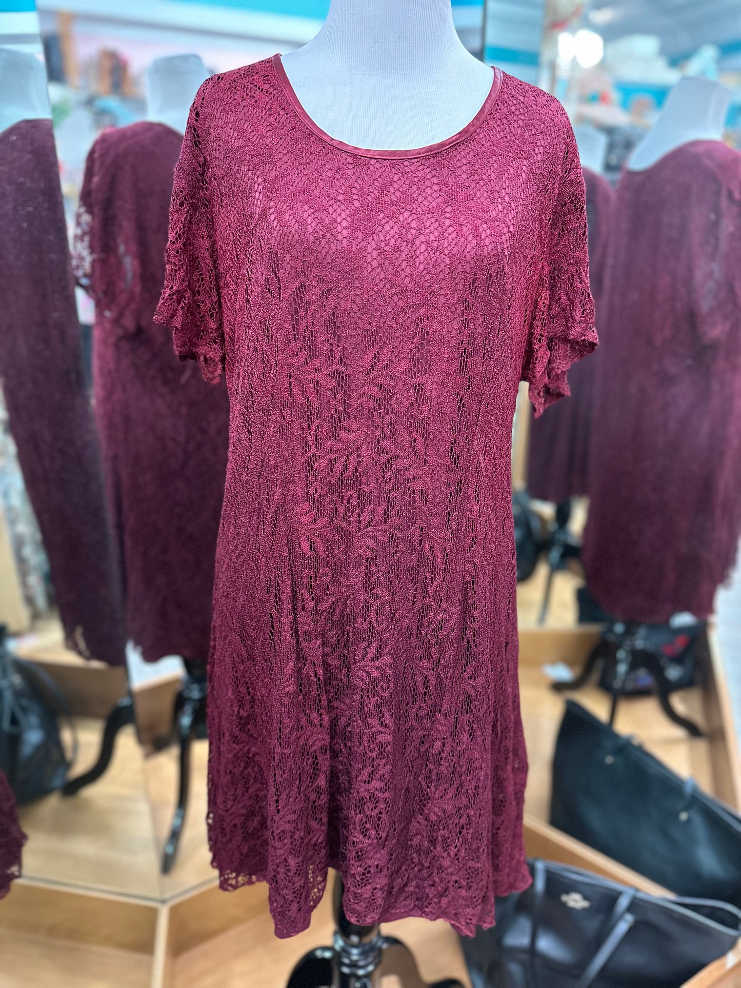 Impulsive Red Lace Short Sleeve Dress in L
