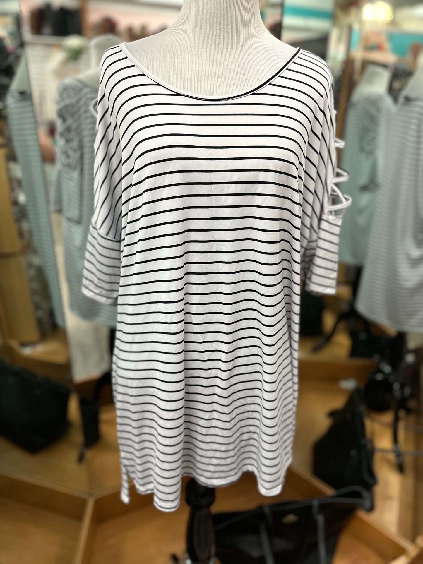 Robert Lewis Black and White Striped Short Sleeve in XL