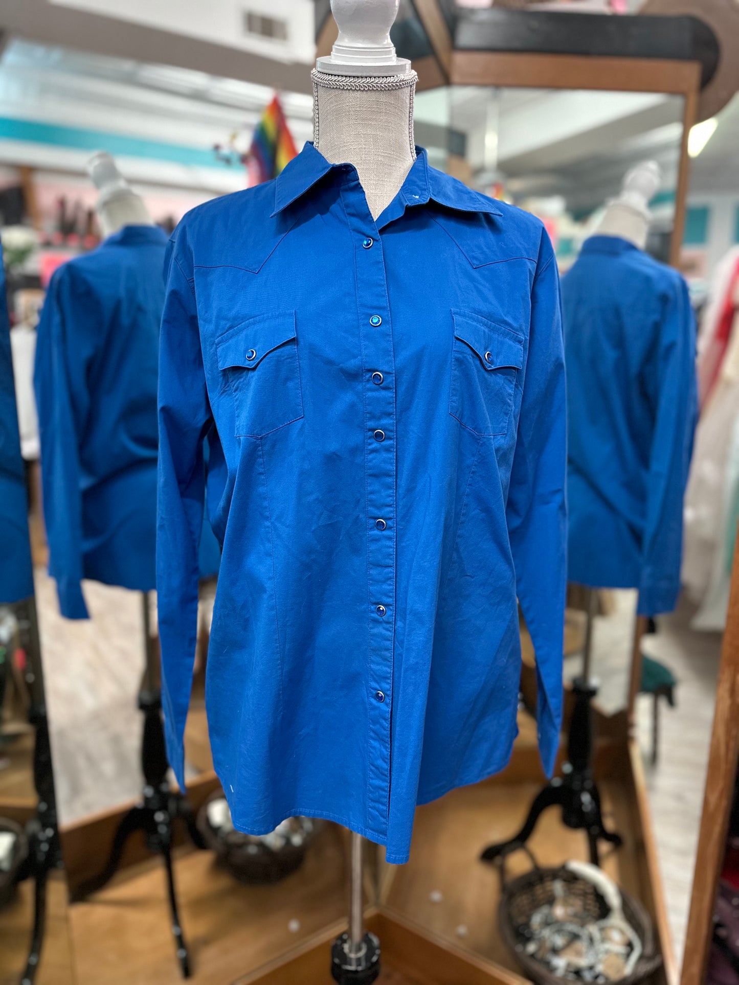 Wrangler Royal Blue Button Down in L