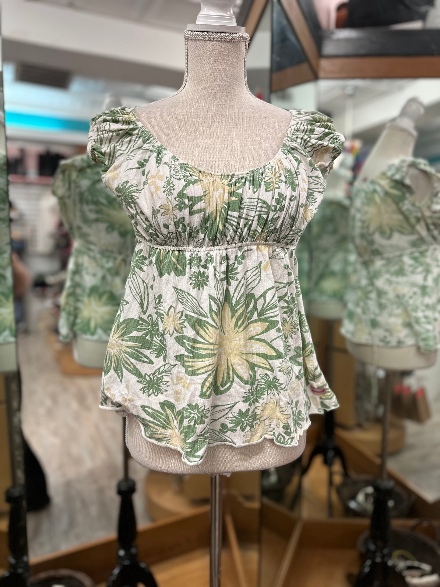 Duck Head Jeans Green Floral Pattern Short Sleeve in M