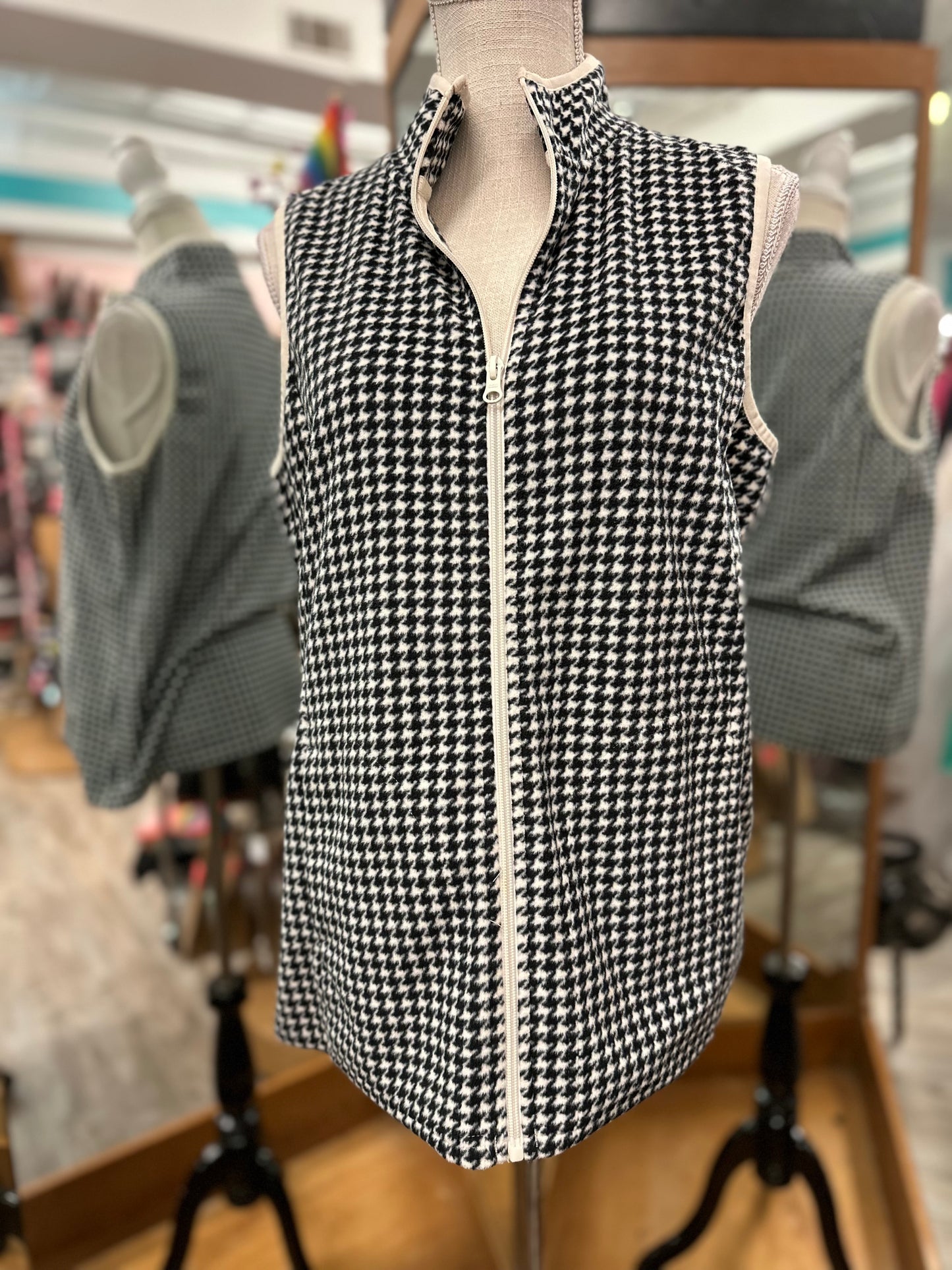 Basic Editions Houndstooth Vest in M