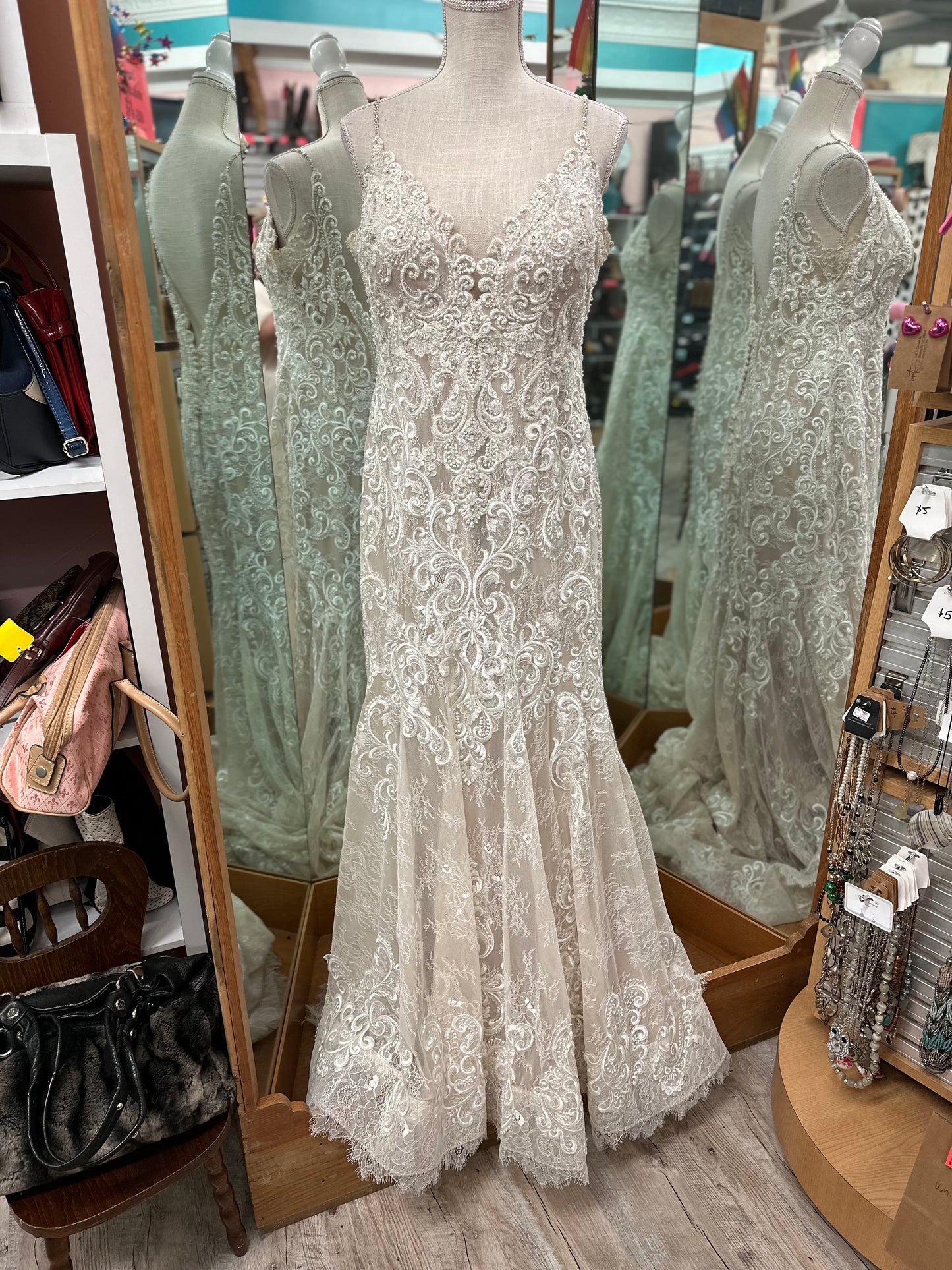Allure Bridals Ivory Lace Wedding Gown in 18