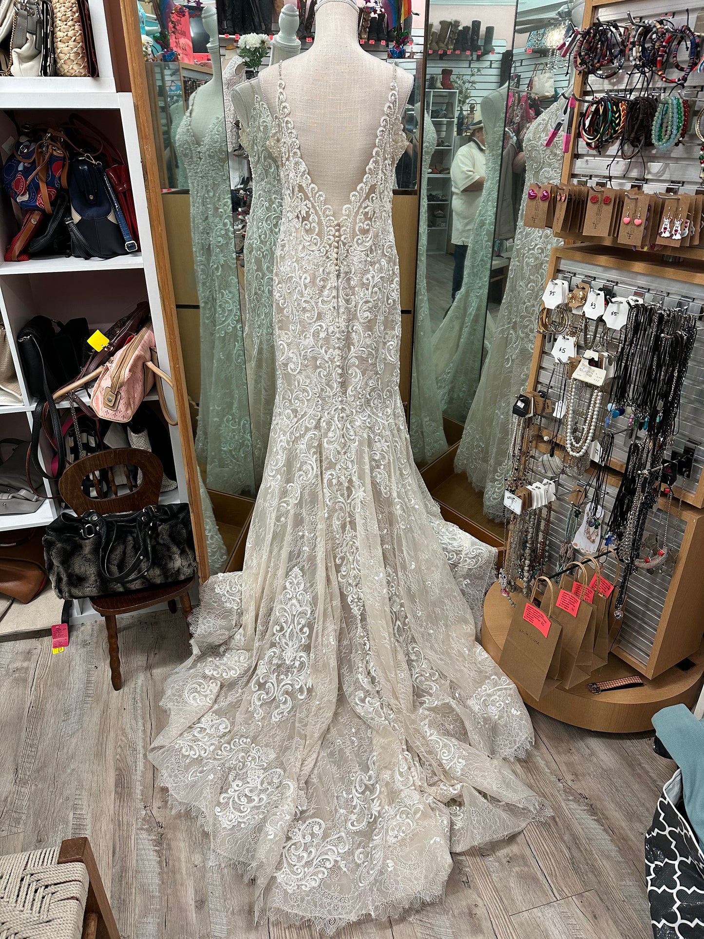 Allure Bridals Ivory Lace Wedding Gown in 18