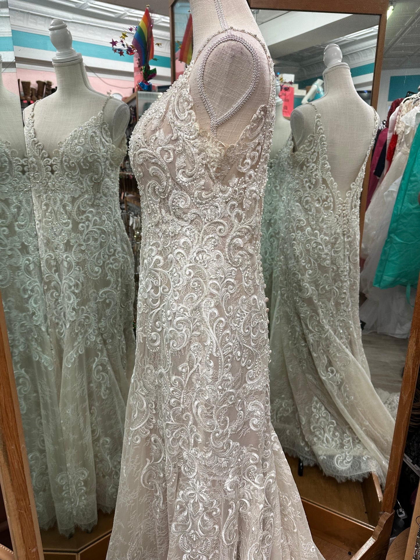 Allure Bridals Ivory Lace Wedding Gown in 18