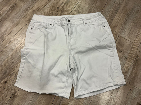 Avenue Denim White Shorts in 22