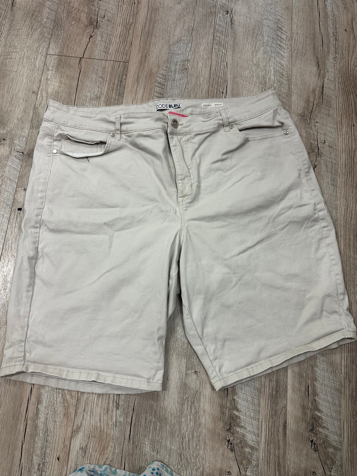 Code Bleu Bermuda Shorts in 22W