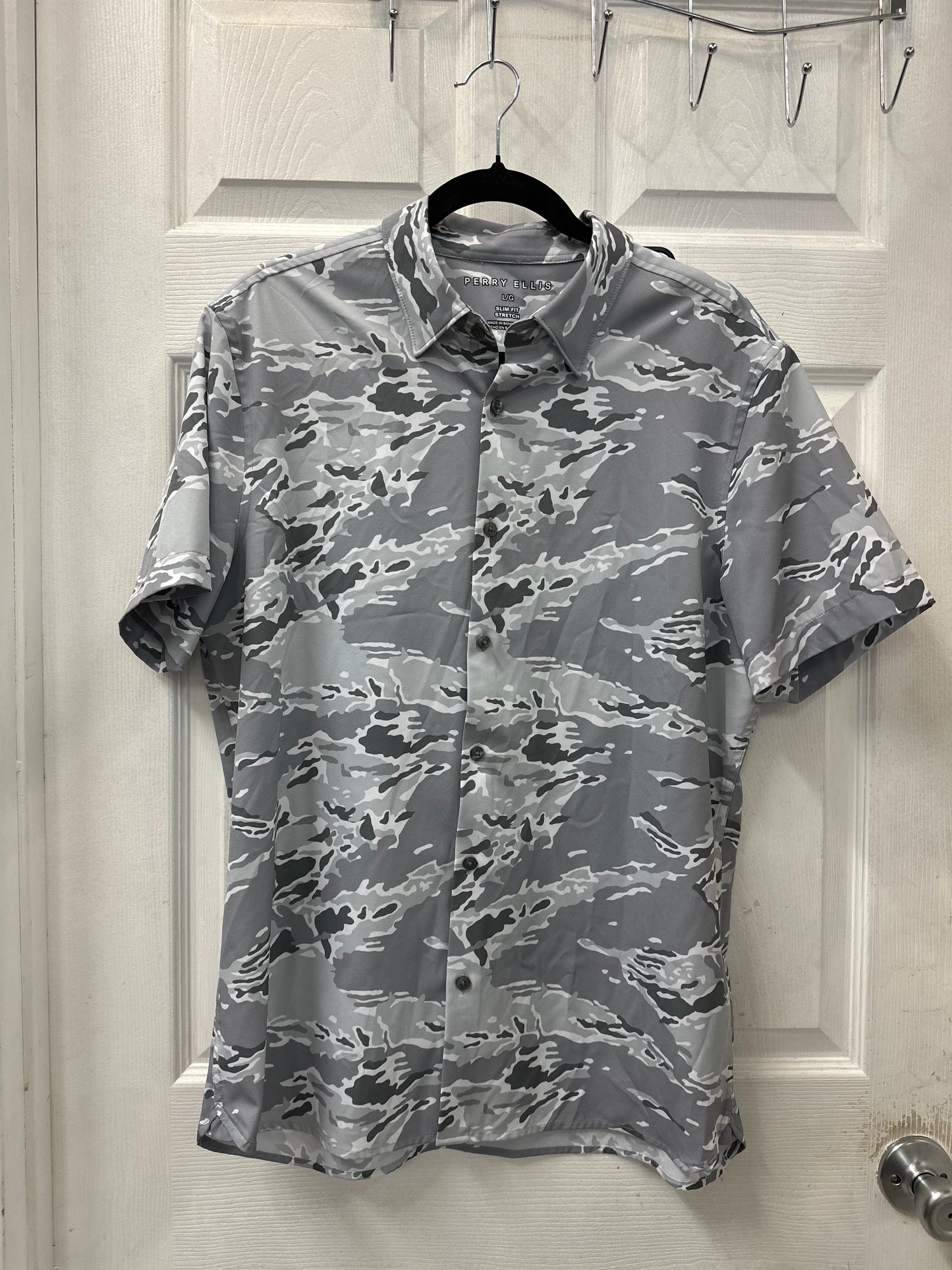 Perry Ellis Grey Camo Short Sleeve Button Down Polo in L