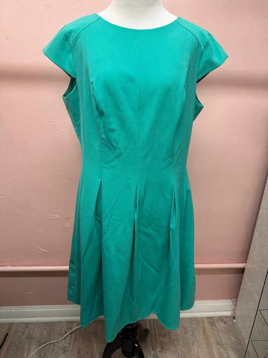 Dressbarn Short Sleeve Mint Dress in 16