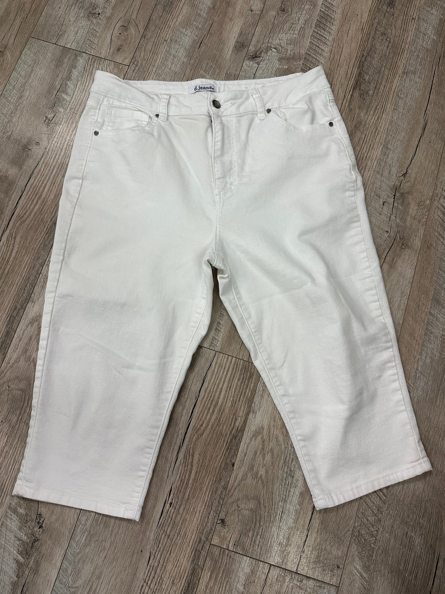 D. Jeans White Capris in 14