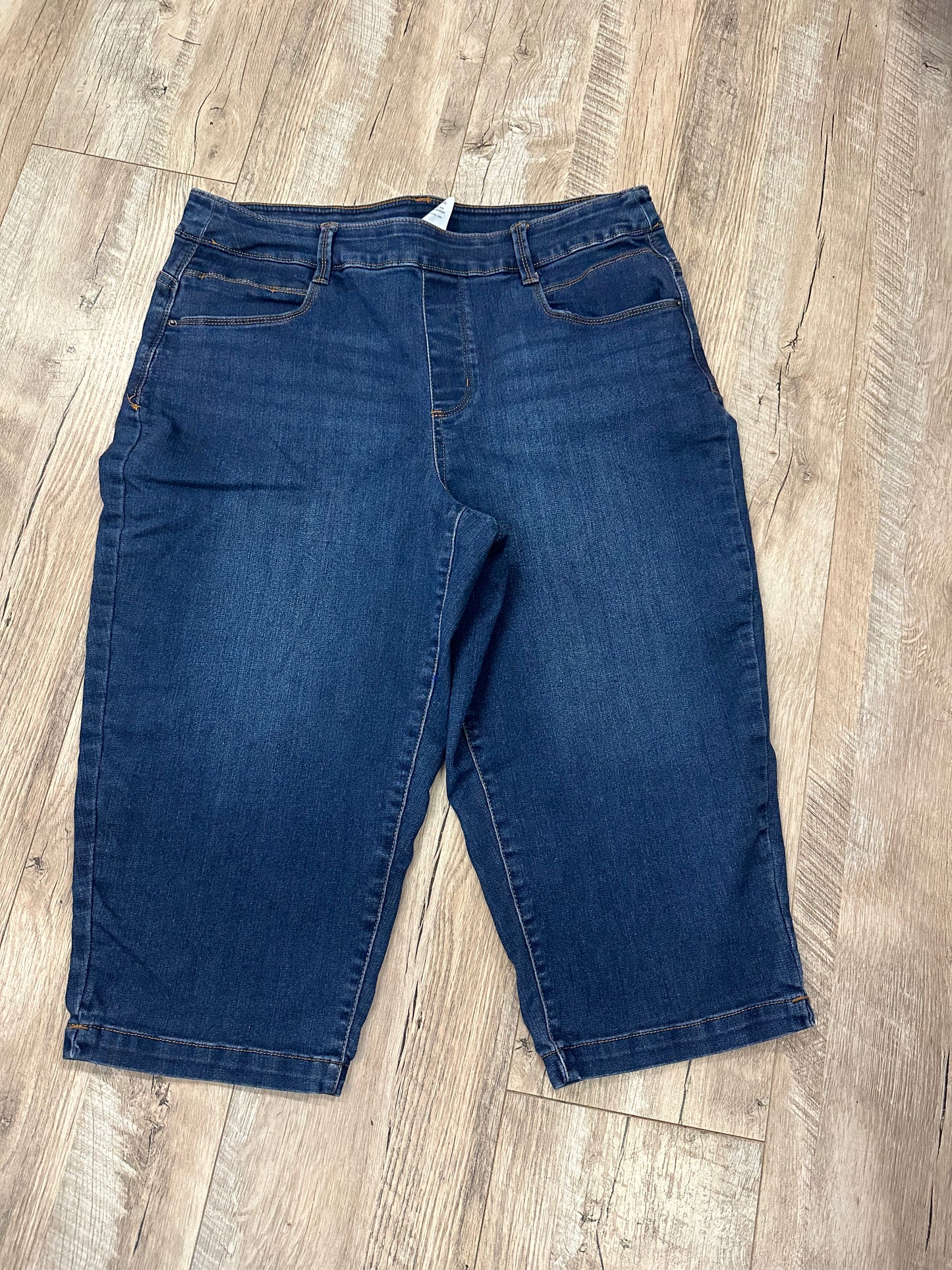 Time and Tru Jean Capris in L