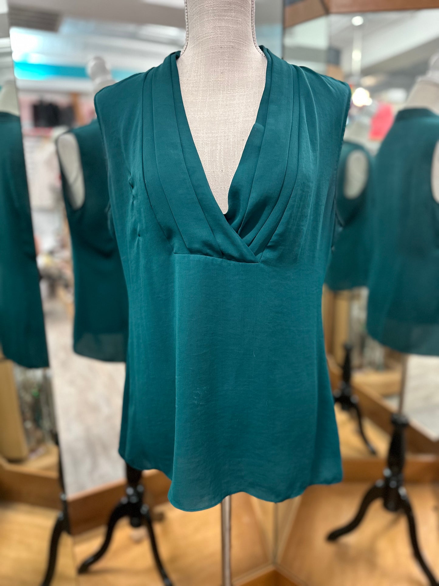 Banana Republic Green Tank Top in 12