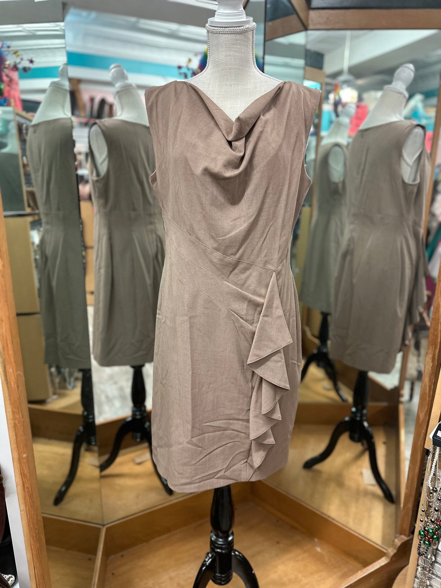 Jones Wear Dress Brown Ruffle Front Dress in 12