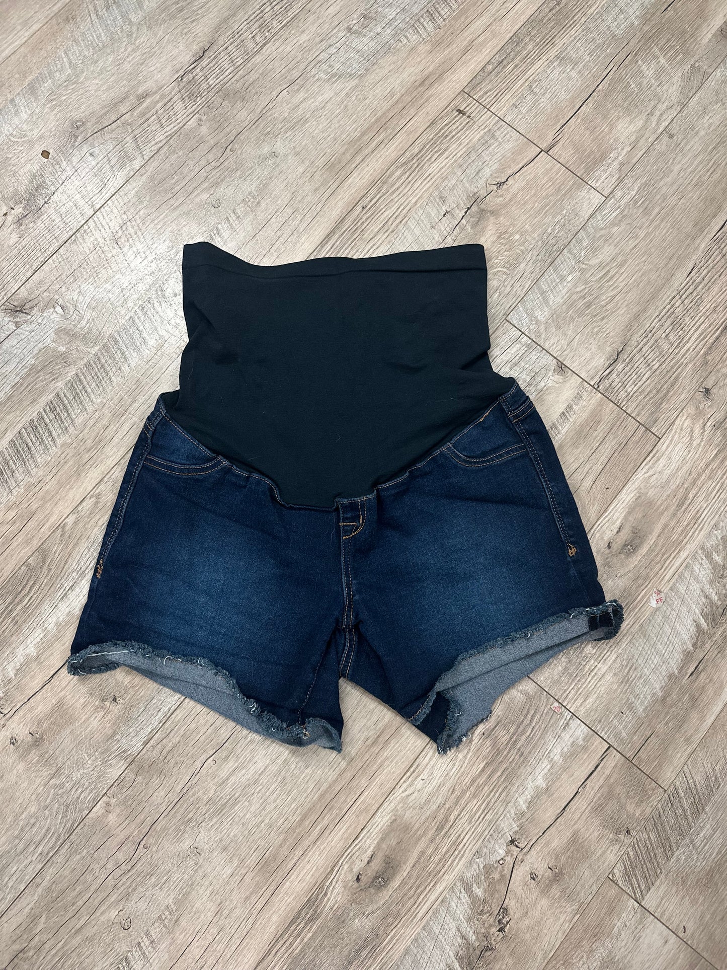 Ava and Alex Denim Maternity Shorts in L