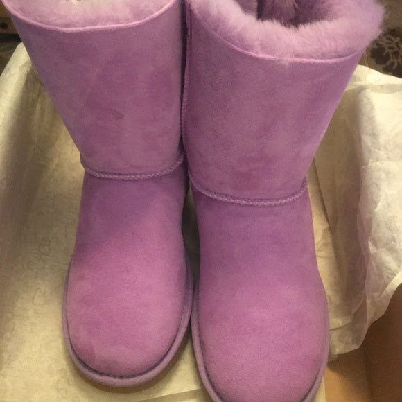 Custom Ugg Bailey Bow, lavender NWB. Size 5. Bling