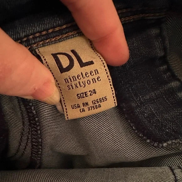DL1961 Cindy, size 24 Maternity Slim Bootcut Blue Pull On Jeans. GUC