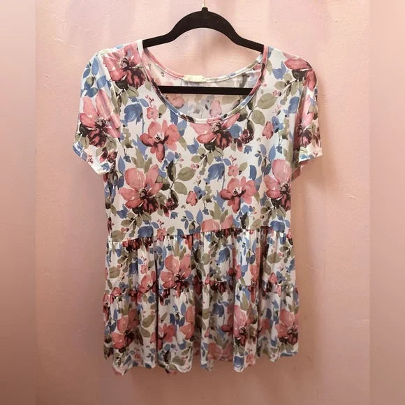 BE Stage, Medium. Short Sleeve white/ pink / blue floral babydoll Top. EUC