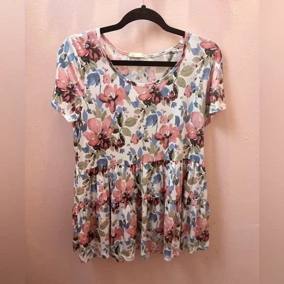 BE Stage, Medium. Short Sleeve white/ pink / blue floral babydoll Top. EUC
