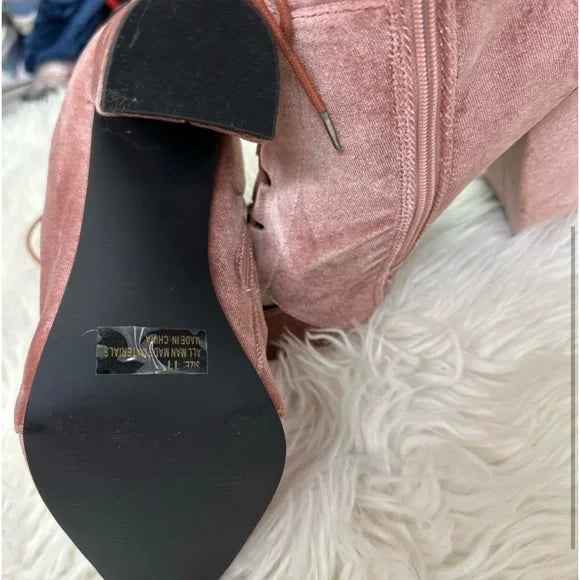 NEW Qupid Women Size 11 Pink Velvet Pointy Toe Lace Up Chunky Heel Bootie