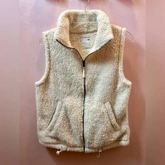 SO size Medium Women’s Cozy Sherpa Vest, Full Zip. GUC