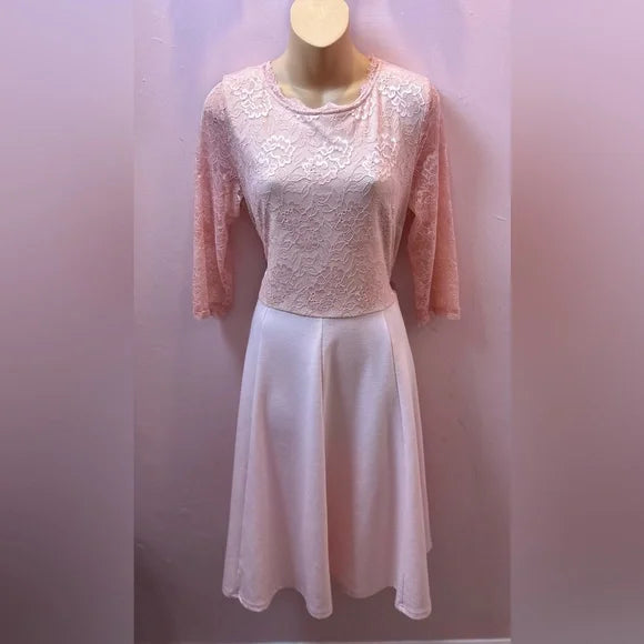 Vintage Amika Fashion Pink Fit & Flare, Lace 1/2 sleeve. Size Medium