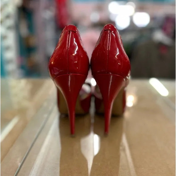 Sexy Jessica Simpson size 8 Red Patent Leather Peep Toe Platform Heels. EUC