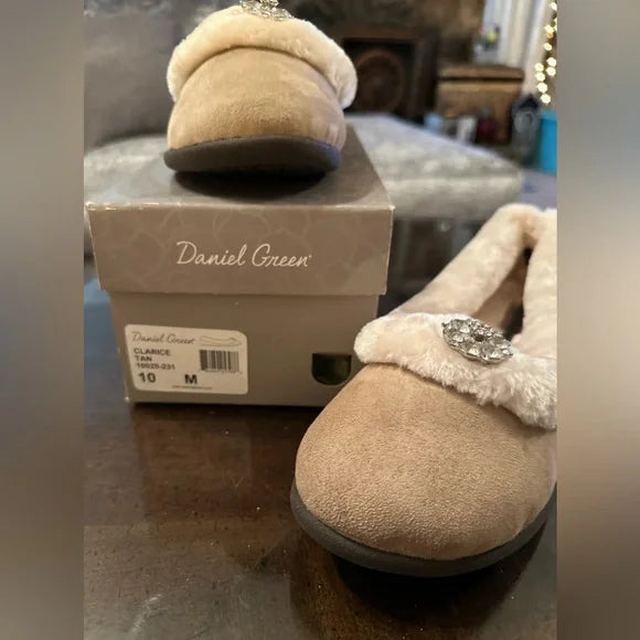 NEW Daniel Green Clarice Tan Indoor Outdoor Embellished Fur Ballet Flats Size 10