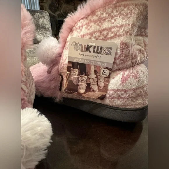 NWT Pink Muk Luks Women's Dana Knit Faux Fur Indoor/ Outdoor Pom Bootie Slipper