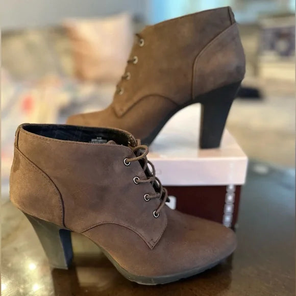 BANDOLINO GARETT Brown Suede Leather Lace Up Round Toe Bootie Sz. 8M
