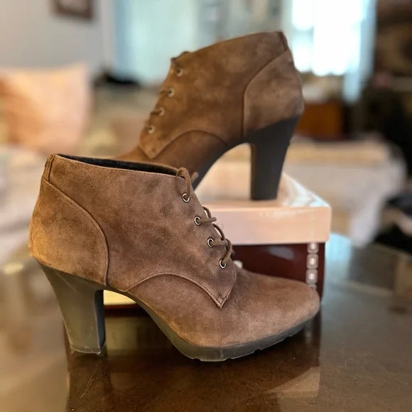 BANDOLINO GARETT Brown Suede Leather Lace Up Round Toe Bootie Sz. 8M