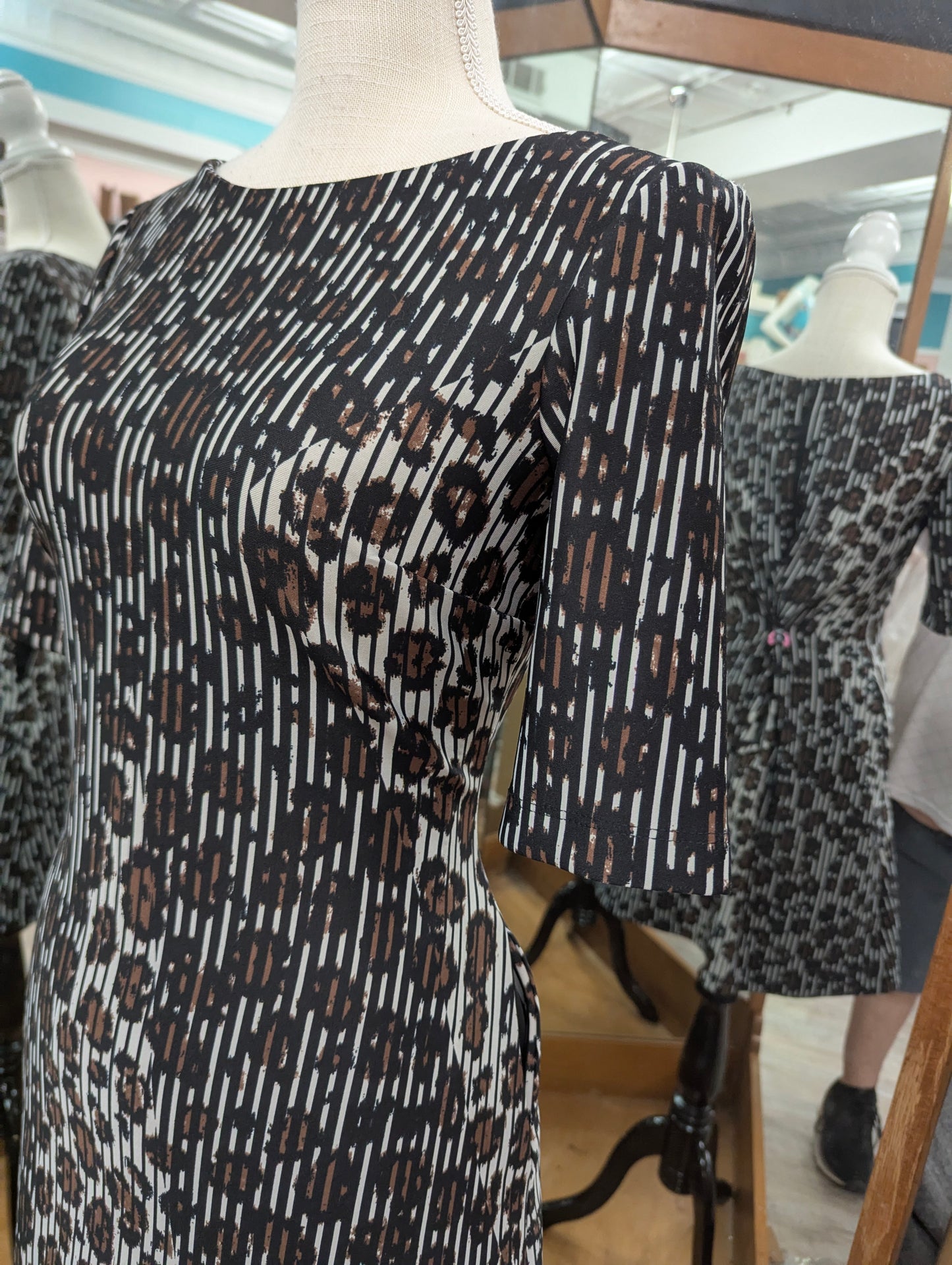 JUST TAYLOR Brand Short Sleeve Dress Size 4