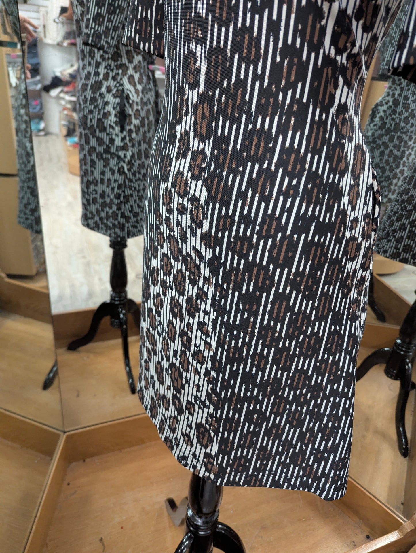 JUST TAYLOR Brand Short Sleeve Dress Size 4