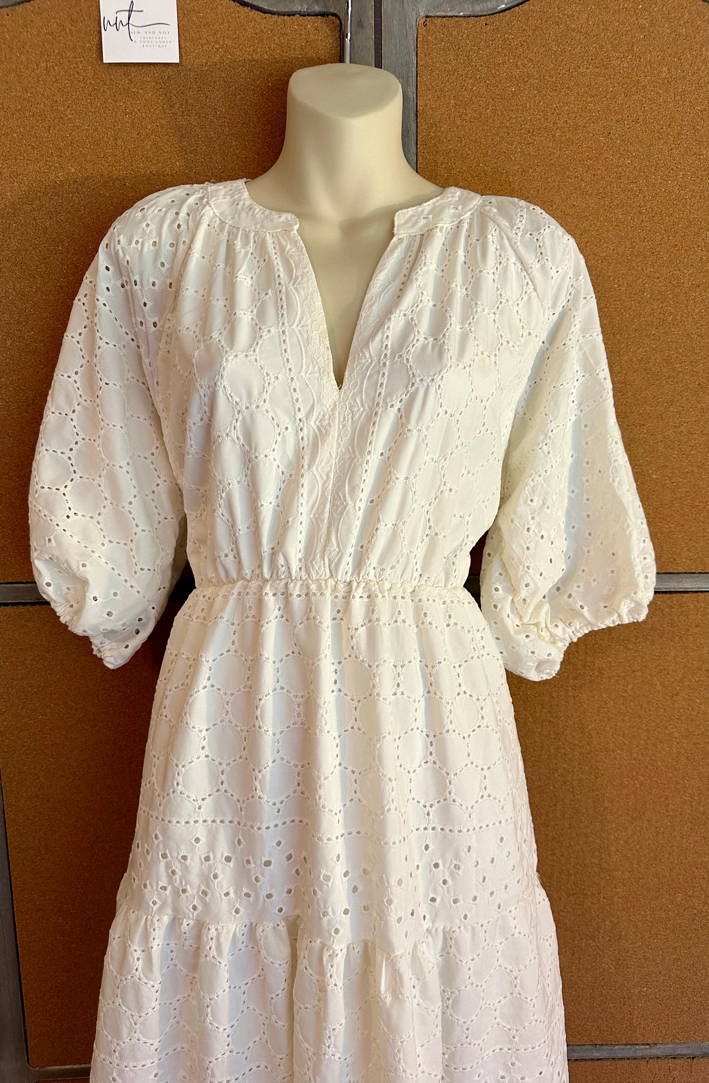 This & That White Eyelet Midi Dress Women’s Large V-Neck ½ Sleeve Tiered Boho