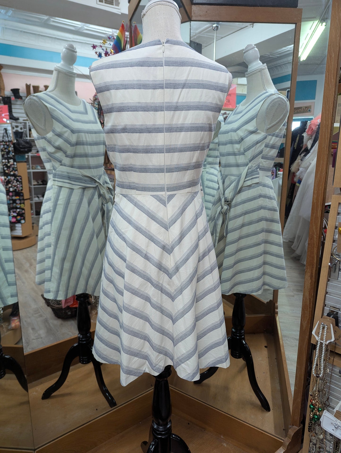 CREMIEUX Brand Women's Dress in 4