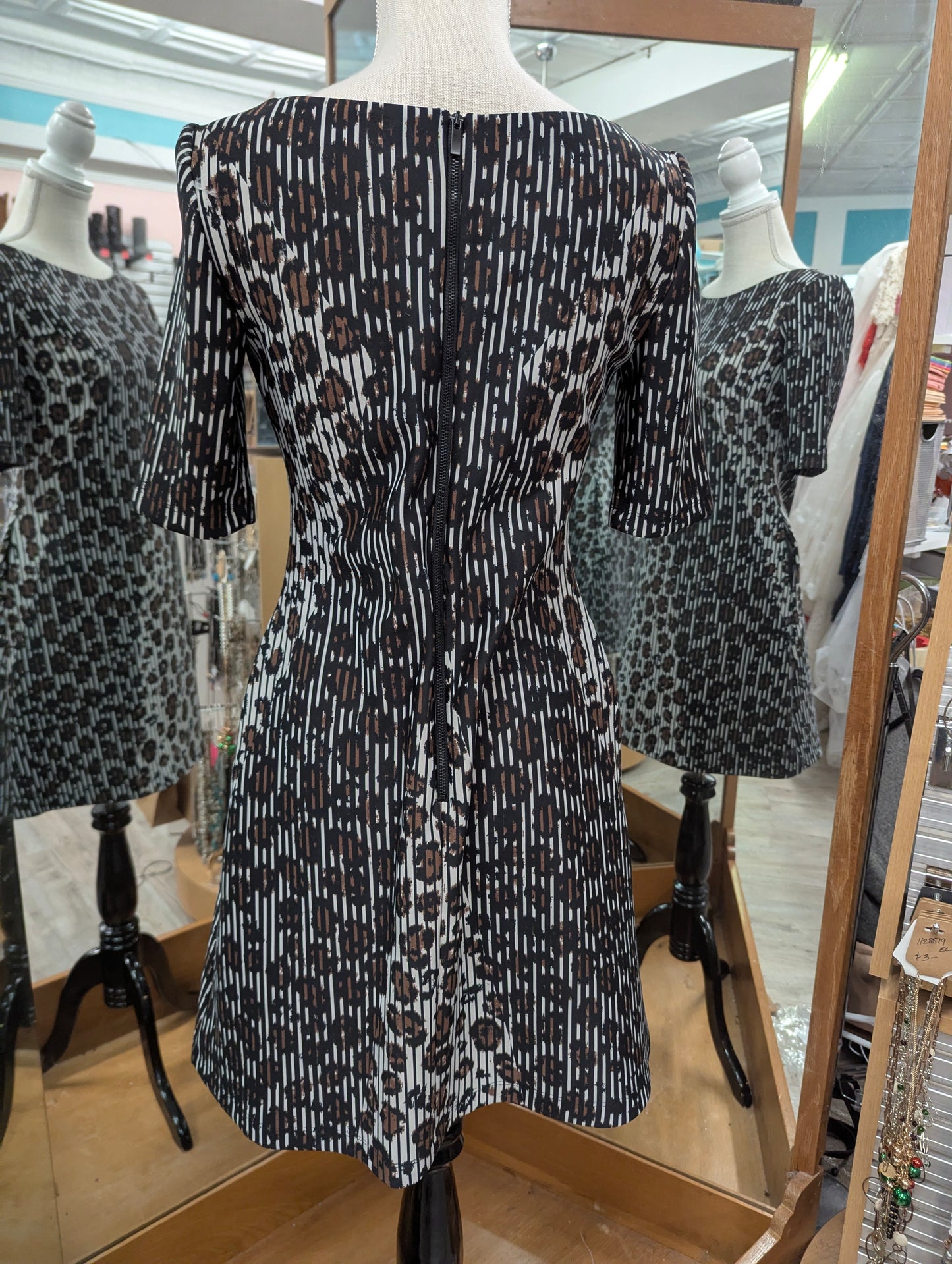 JUST TAYLOR Brand Short Sleeve Dress Size 4