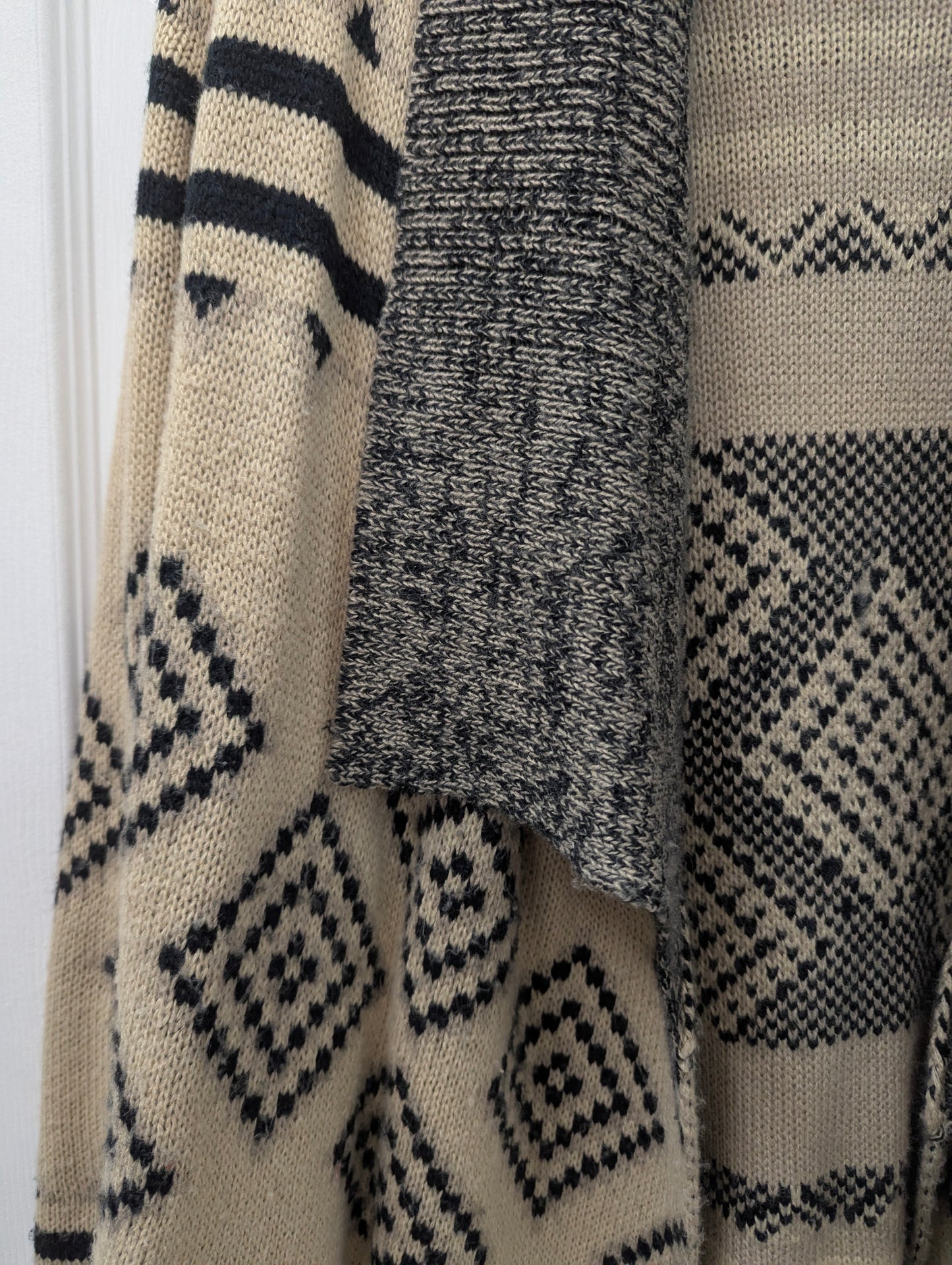Charming Charlie Brand Size Small Womens Sweater