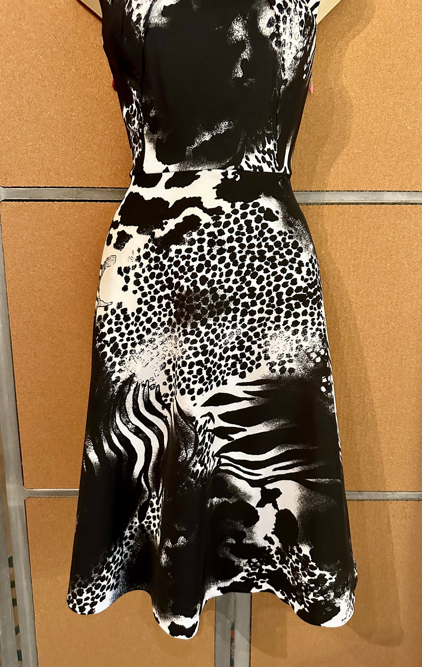 AGB Black White Animal Print Fit & Flare Dress Size 8 – Pleated Front Detail