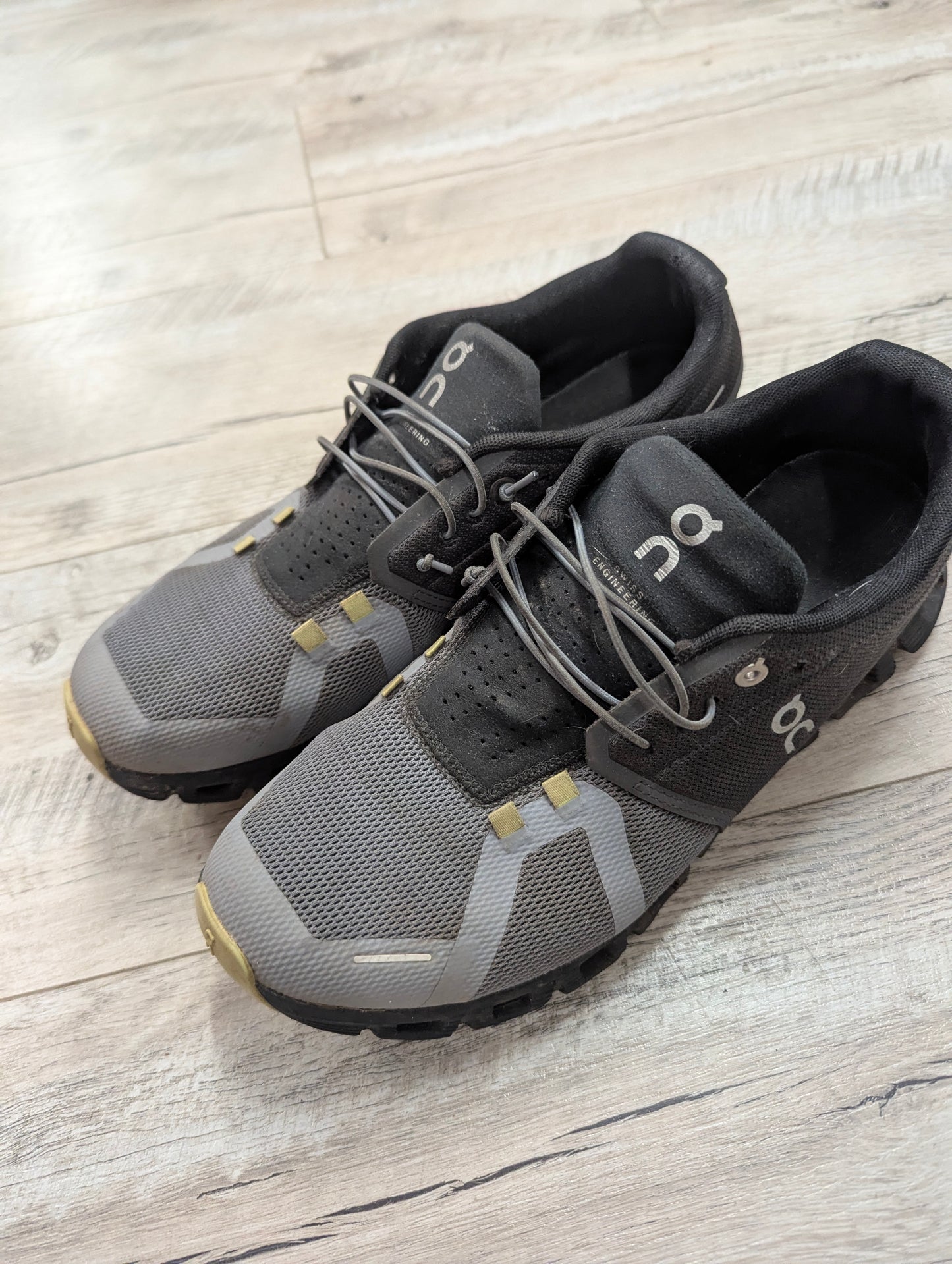 On Cloud Men's Size 10.5 Shoes