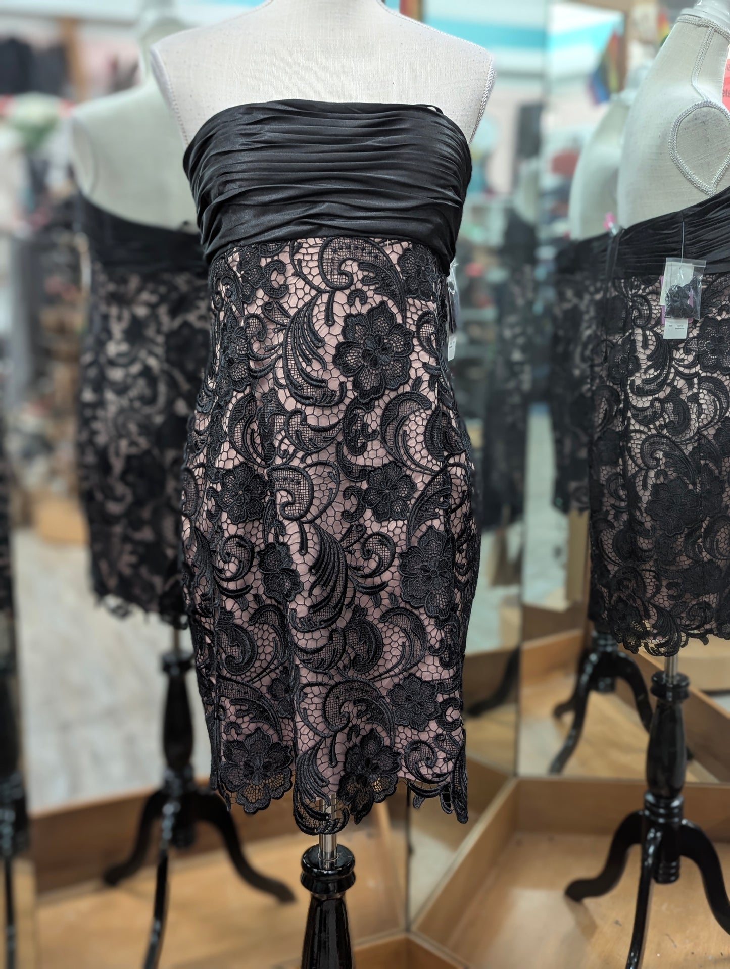NWT ADRIANNA PAPELL Formal/Cocktail Dress Size 14