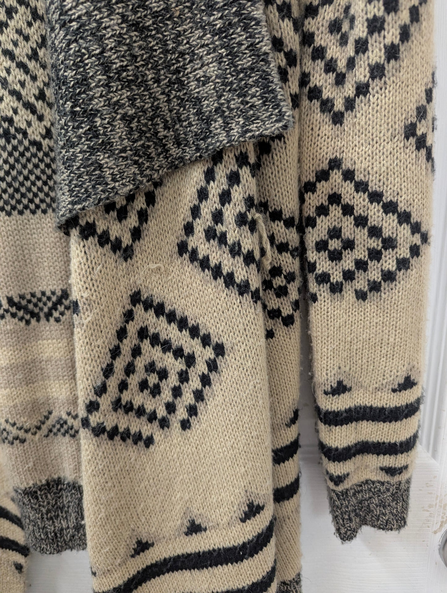 Charming Charlie Brand Size Small Womens Sweater