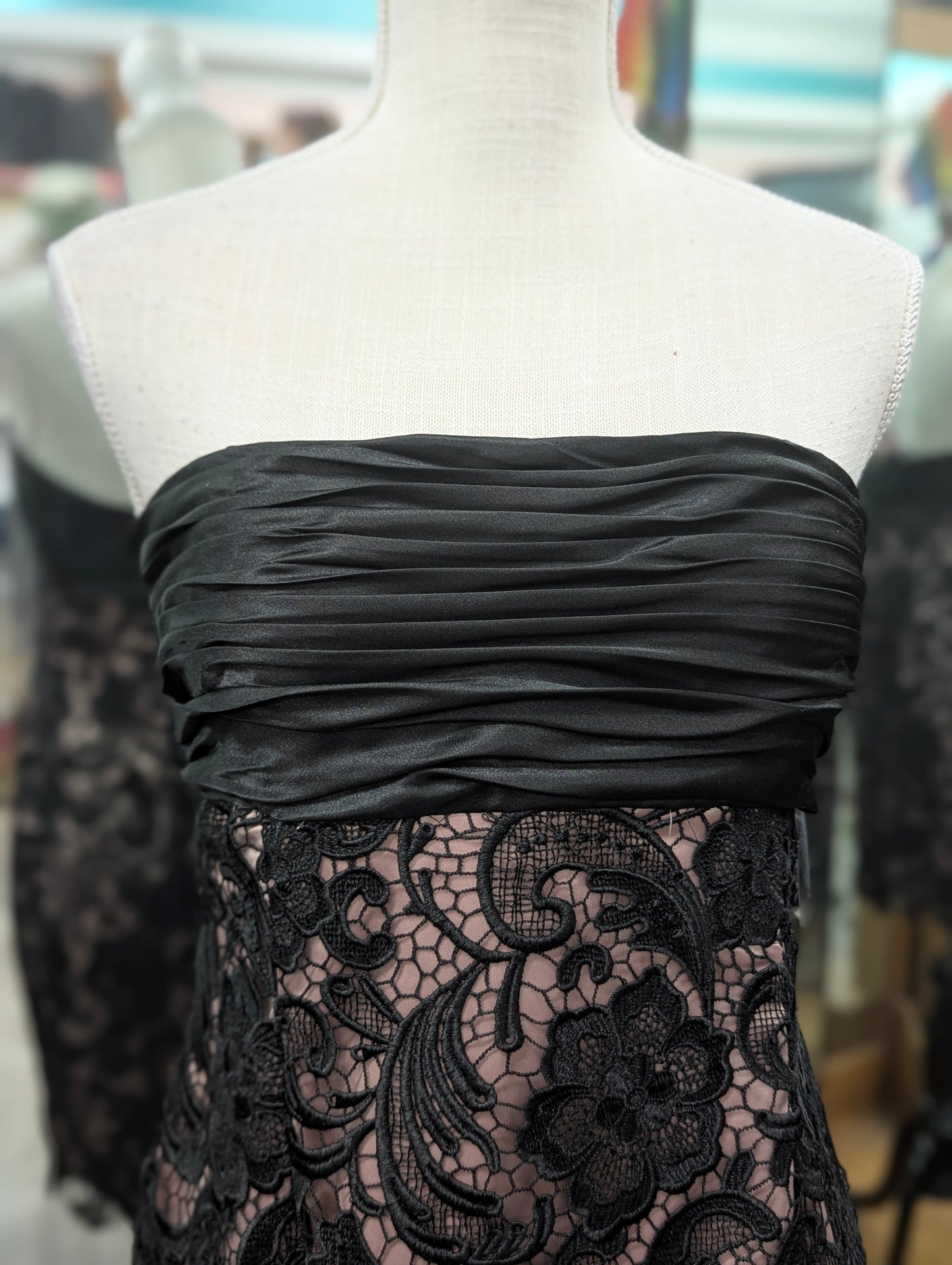 NWT ADRIANNA PAPELL Formal/Cocktail Dress Size 14