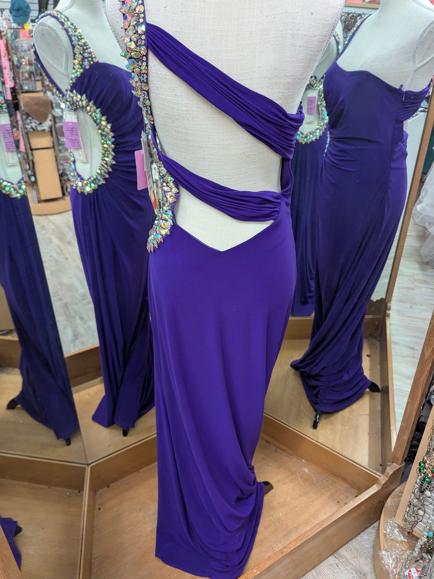 Beautiful Evening Gown/Formal By DAVE & JOHNNY Size 9/10
